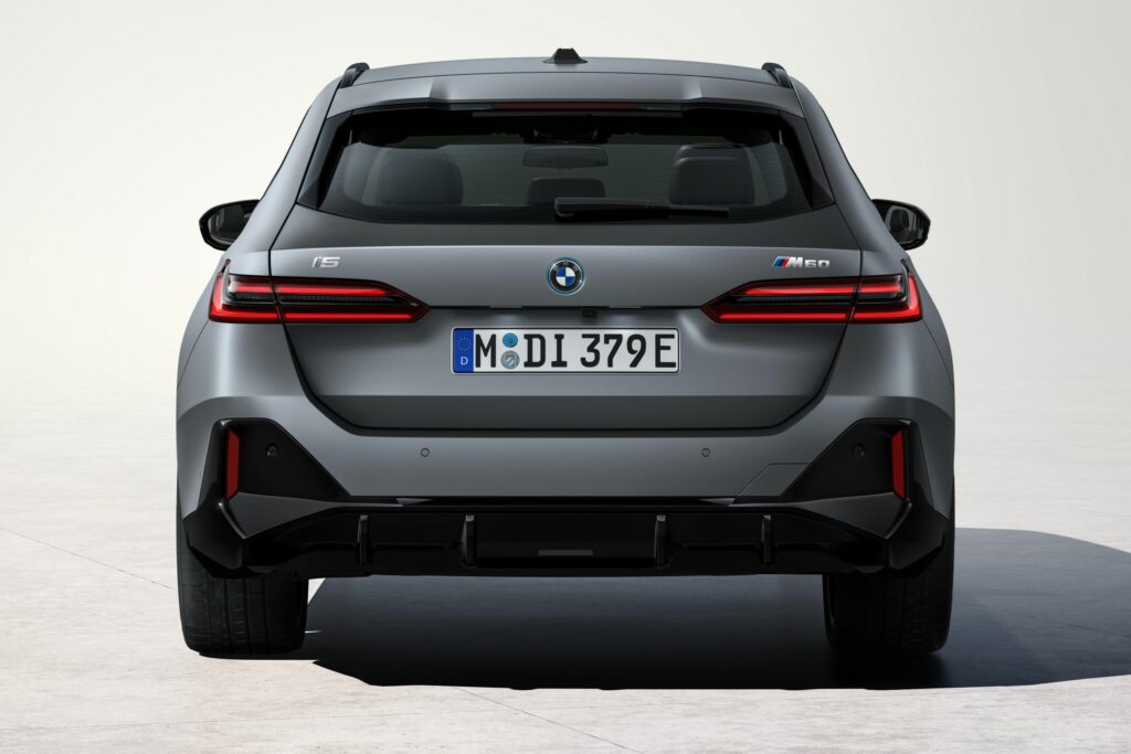 BMW i5 Touring vue arrière feu