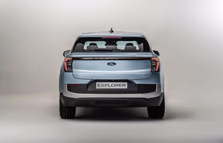 ford explorer electrique arrière