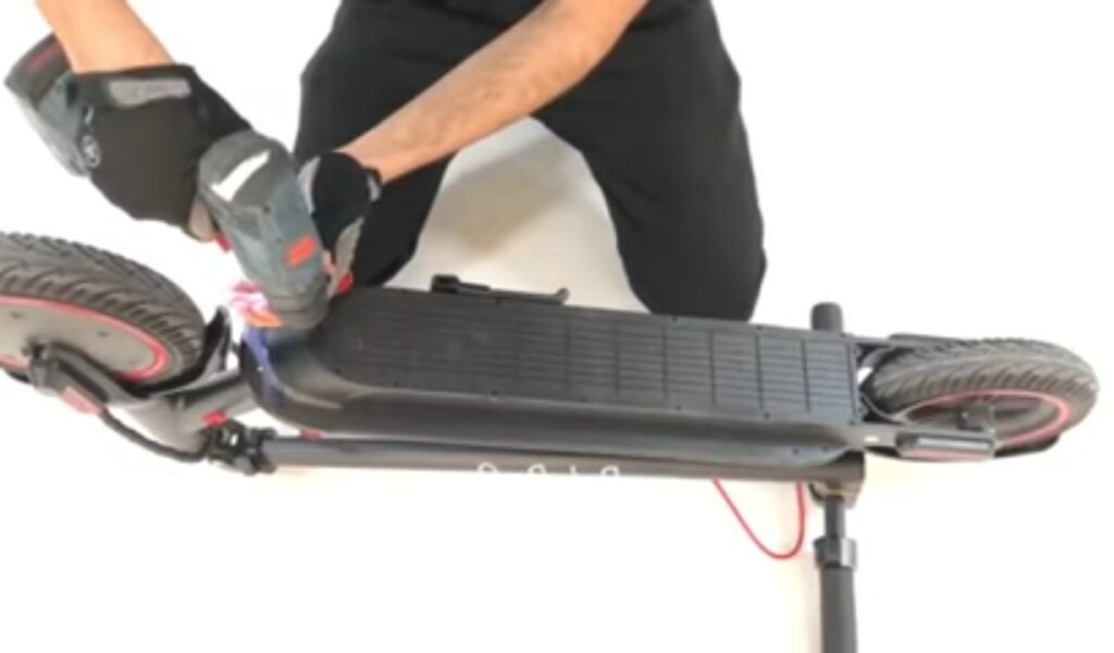 Comment remplacer batterie trottinette électrique