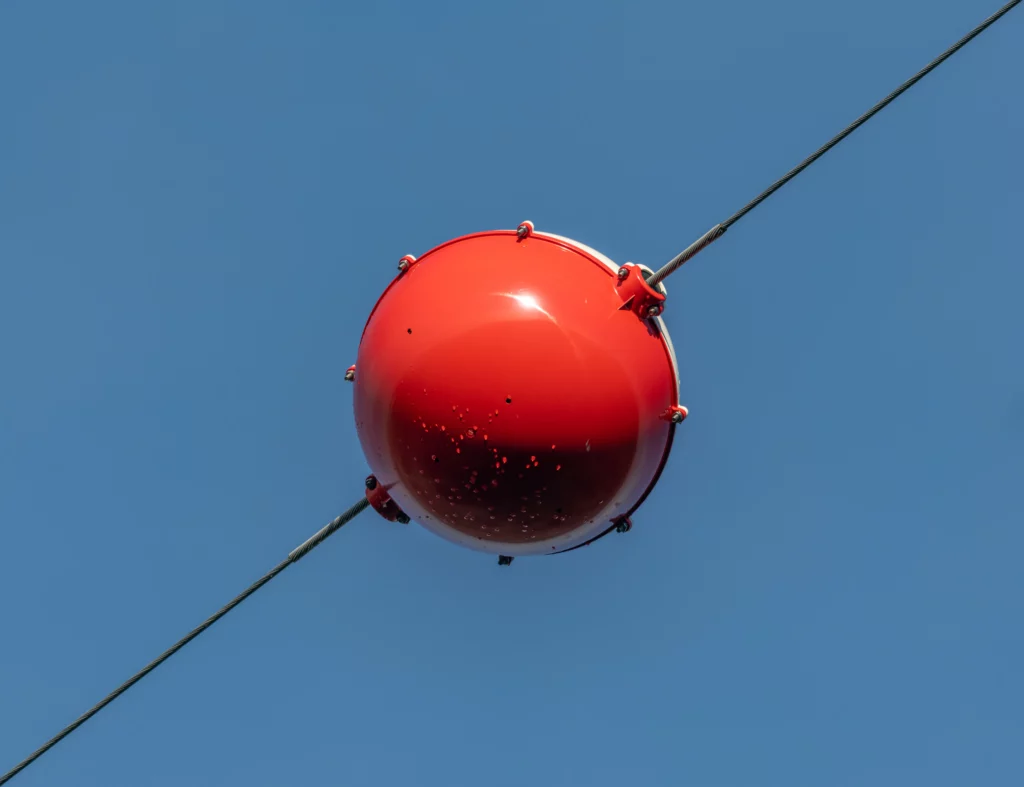 a quoi sert les boules sur les fils electriques