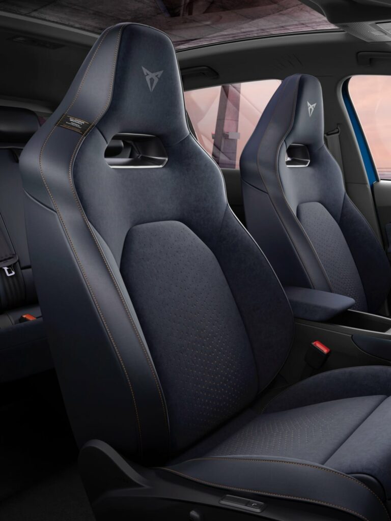 Voiture électrique leasing cupra born intérieur